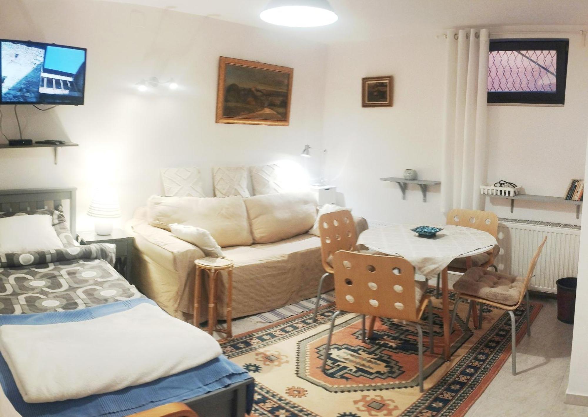B&B Family Basement Apartment, Breakfast, Free Parking, 5Km From Tulln Chorherrn المظهر الخارجي الصورة