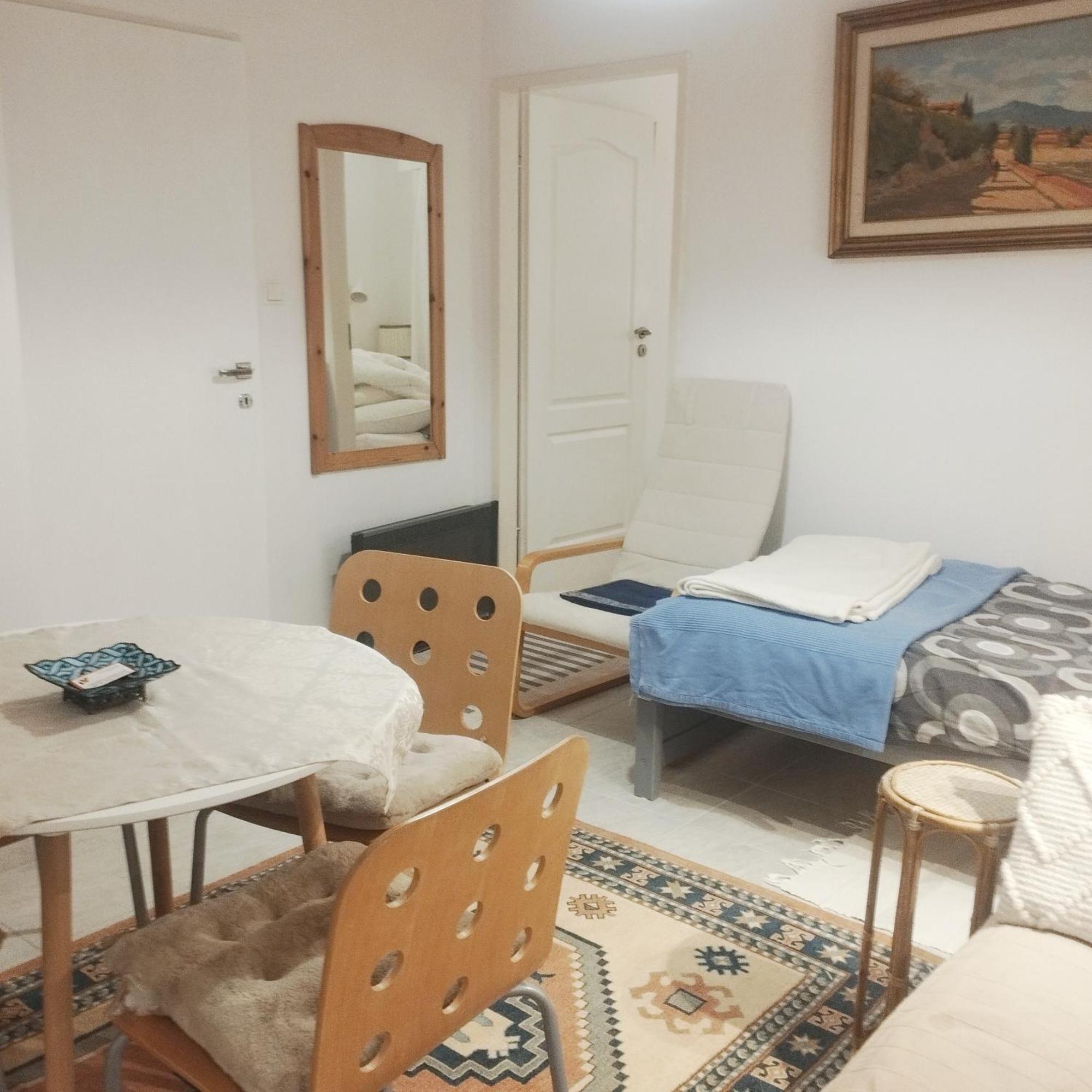 B&B Family Basement Apartment, Breakfast, Free Parking, 5Km From Tulln Chorherrn المظهر الخارجي الصورة