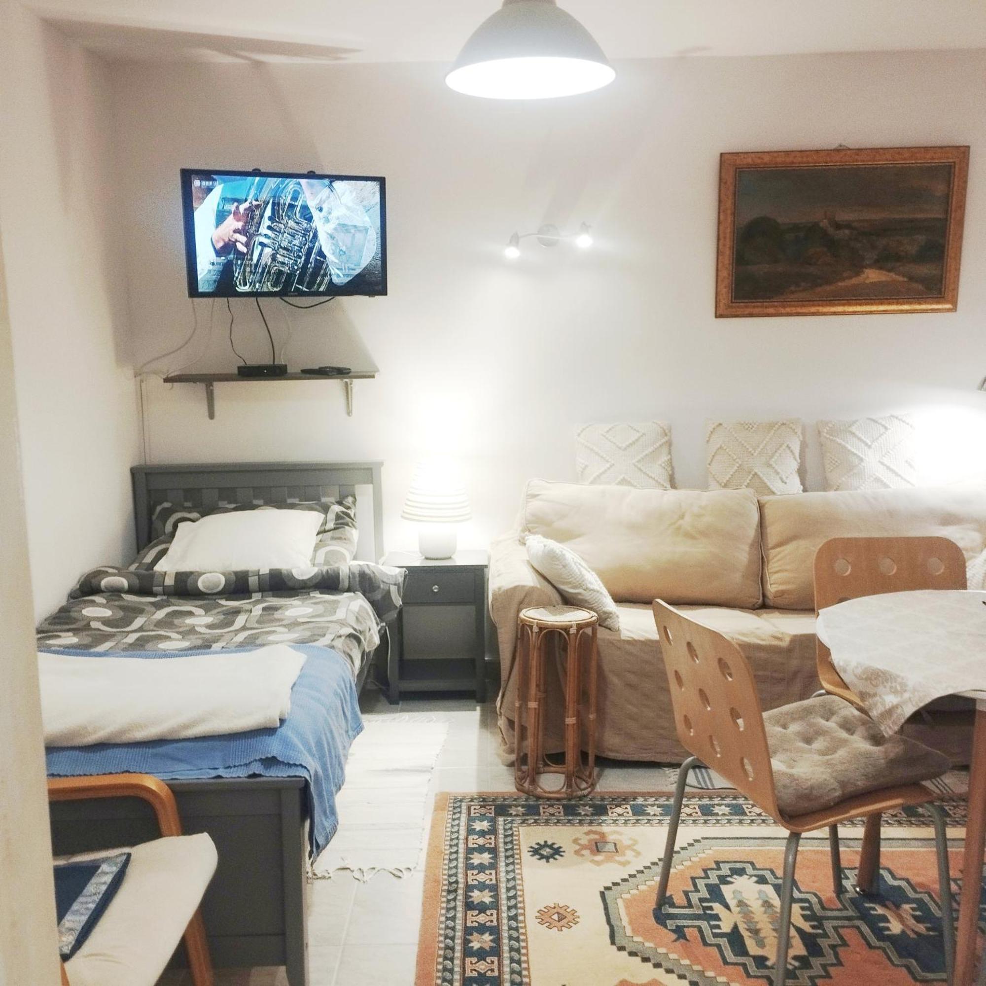B&B Family Basement Apartment, Breakfast, Free Parking, 5Km From Tulln Chorherrn المظهر الخارجي الصورة